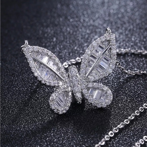 New 925 Silver Lovely Butterfly Diamond Necklace - Picture 2 of 5